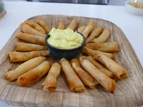 Crujiente de langostino con mayonesa de curry