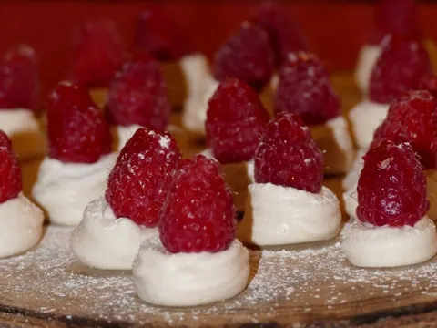 Mini pavlovas de frutos rojos