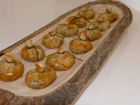 Saquitos de morcilla y manzana